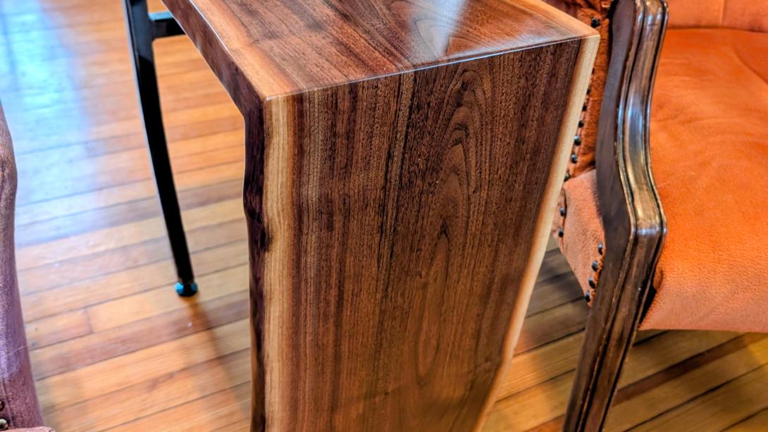 Front view of the Waterfall table between two chairs